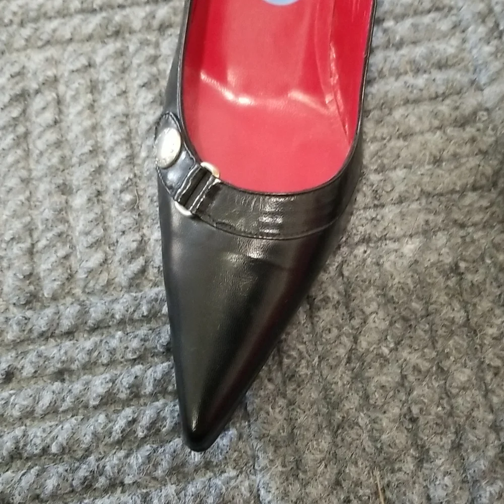 Heels - Picture 2 of 4